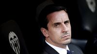 Garry Neville dituntut mundur seusai kekalahan telak 0-7 melawan Barcelona di Camp Nou, Kamis (4/2/2016) dini hari WIB. (EPA)
