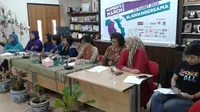 Konferensi pers Women's March Jakarta 2018 diselenggarakan di Kantor Komnas Perempuan di Jakarta, Kamis (1/3/2018). Dalam tuntutannya, para aktivis menuntut hak untuk perlindungan perempuan dan kaum marginal lainnya.