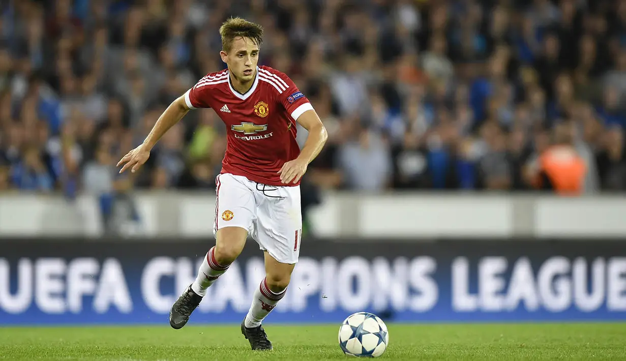 3. Adnan Januzaj (21 tahun), sempat dianggap sebagai calon bintang masa depan, namun sayang pria Belgia ini musim lalu tampil mengecewakan. Hanya mencatatkan tiga kali penampilan di Premier League bersama MU, membuatnya didepak oleh Mou. (AFP/John Thys)