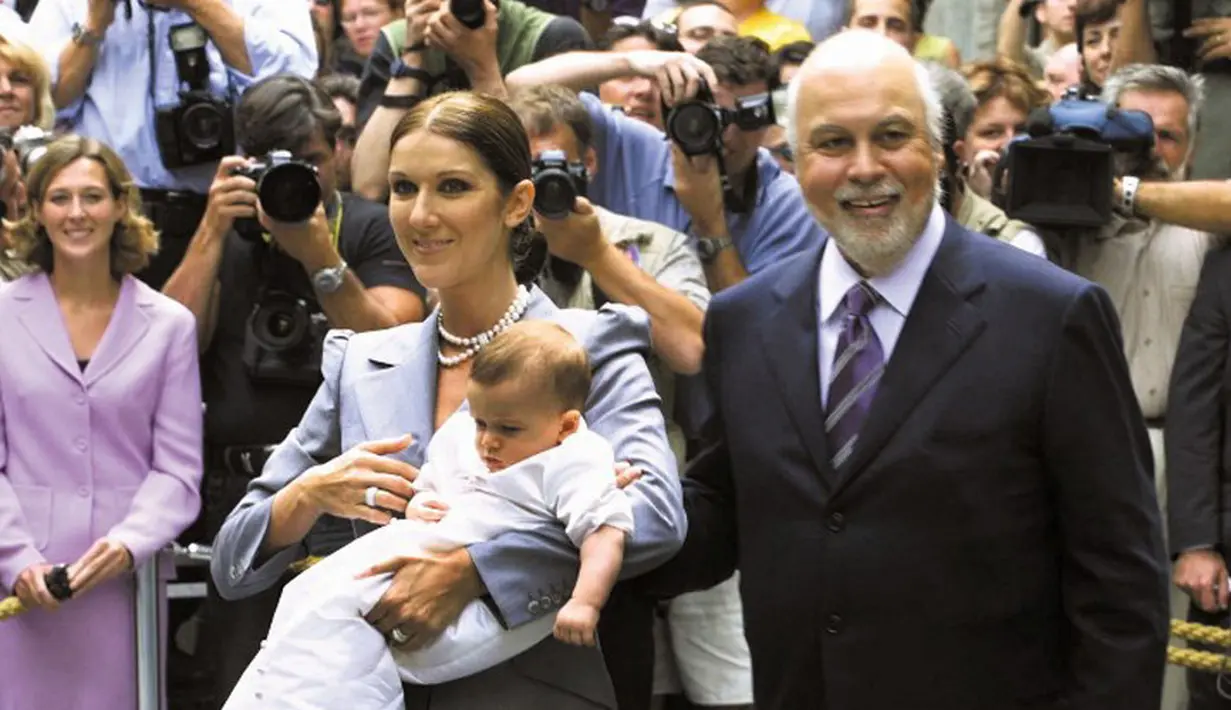 Lima menit menjelang video itu berakhir terdapat kata-kata yang memilukan dari seorang Celine, “Suaraku tak berarti apa-apa tanpa kamu. Kamu telah membuat mimpi anak-anakku terwujud”. (AFP/Bintang.com)