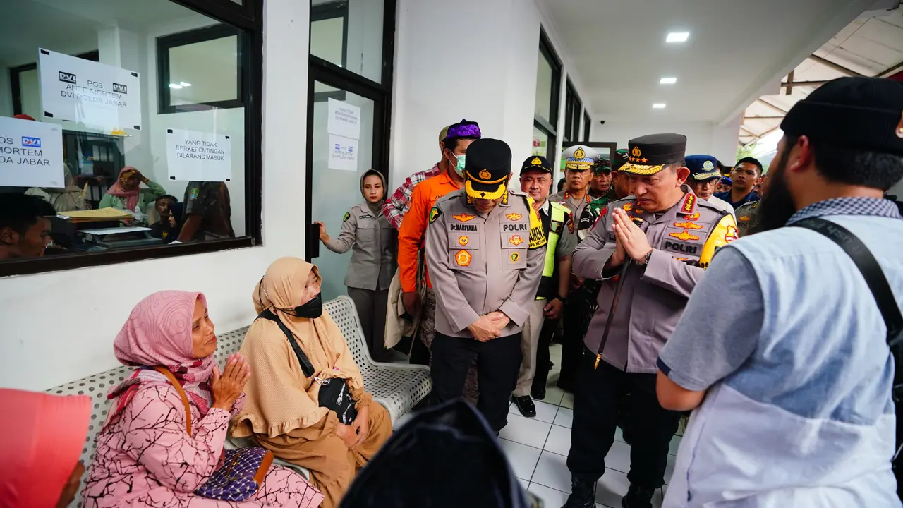 Kapolri Pastikan Beri Pelayanan Terbaik bagi Keluarga Korban Kecelakaan Tol Cikampek KM 58