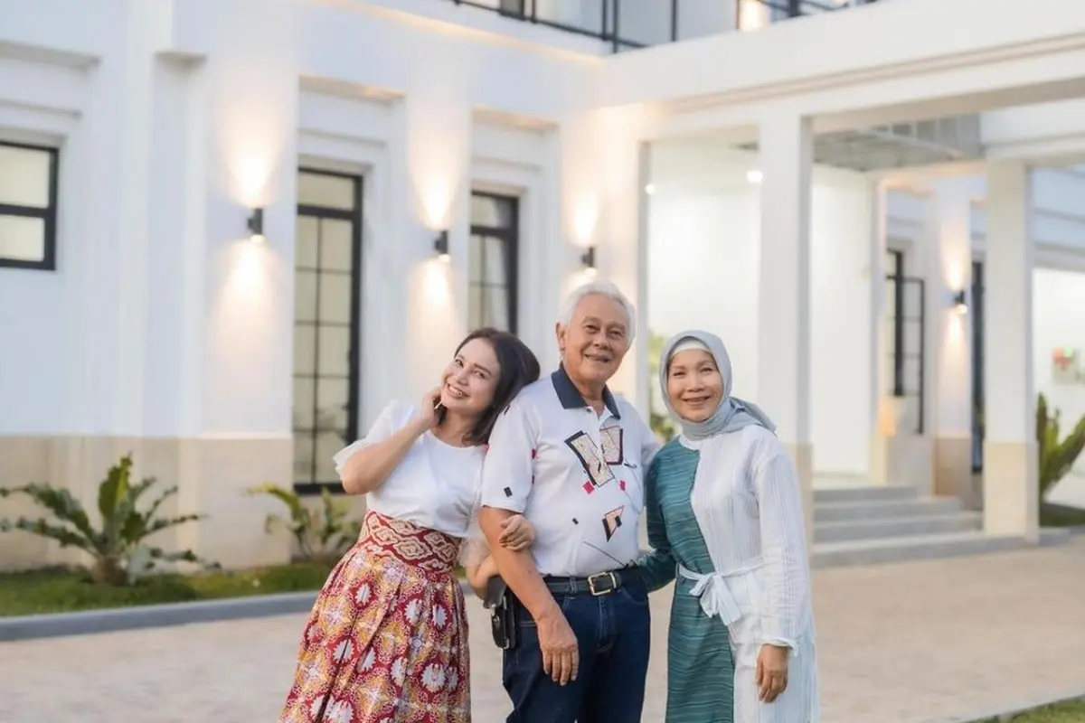 Potret Rumah Orang Tua Selebriti