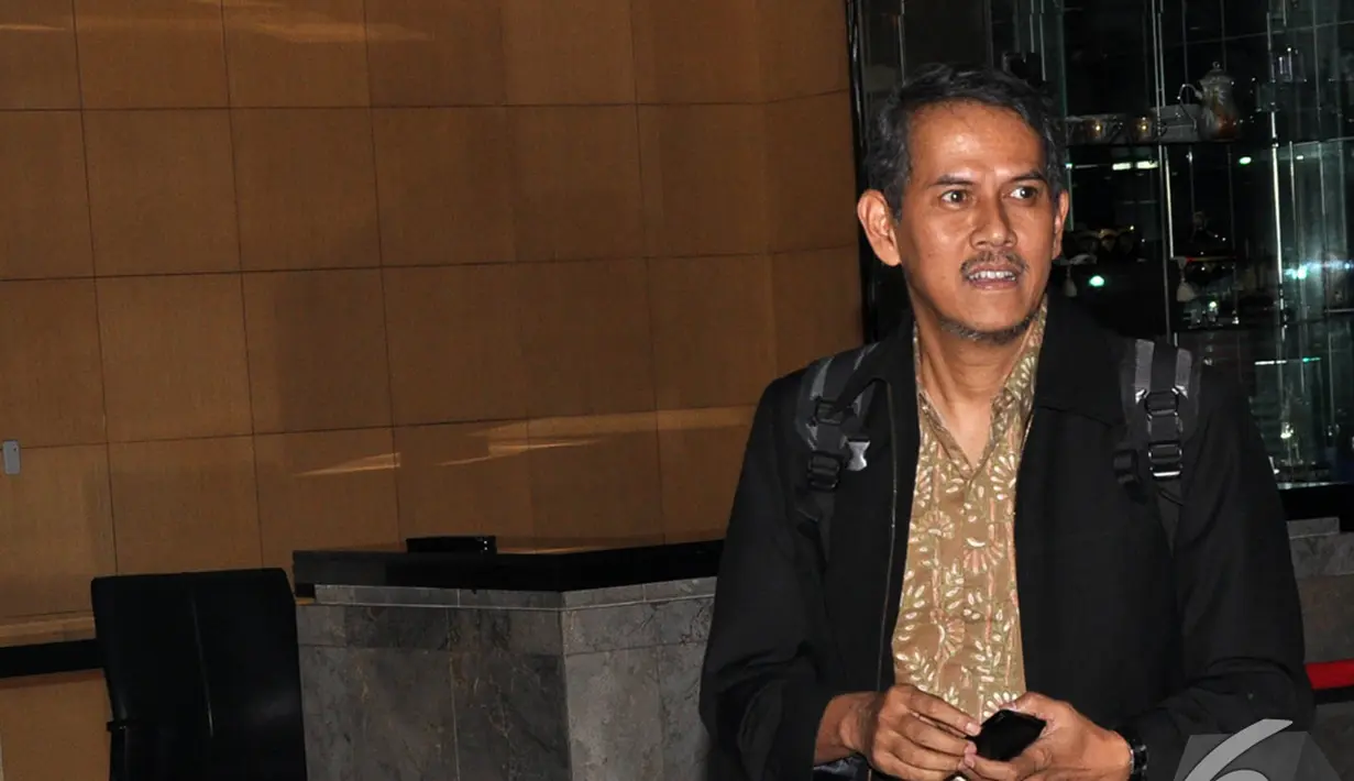 Mantan Dirjen Penyelenggaraan Haji dan Umrah Kementerian Agama, Anggito Abimanyu penuhi panggilan KPK, Selasa (28/10/2014). (Liputan6.com/Miftahul Hayat)