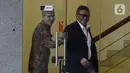 Sekjen PDIP, Hasto Kristiyanto tersenyum eusai menjalani pemeriksaan di Gedung KPK, Jakarta, Jumat (24/1/2020). Hasto diperiksa sebagai saksi untuk tersangka Saeful merupakan staf Hasto terkait kasus suap penetapan pergantian antar waktu (PAW) anggota DPR 2019-2024. (merdeka.com/Dwi Narwoko)