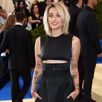 Tidak sedikit selebriti yang rela mengeluarkan uang banyak untuk penampilannya, terutama berkaitan dengan kariernya. Seperti halnya Paris Jackson, yang dikabarkan rela habiskan uang ratusan juta rupiah. (AFP/Bintang.com)