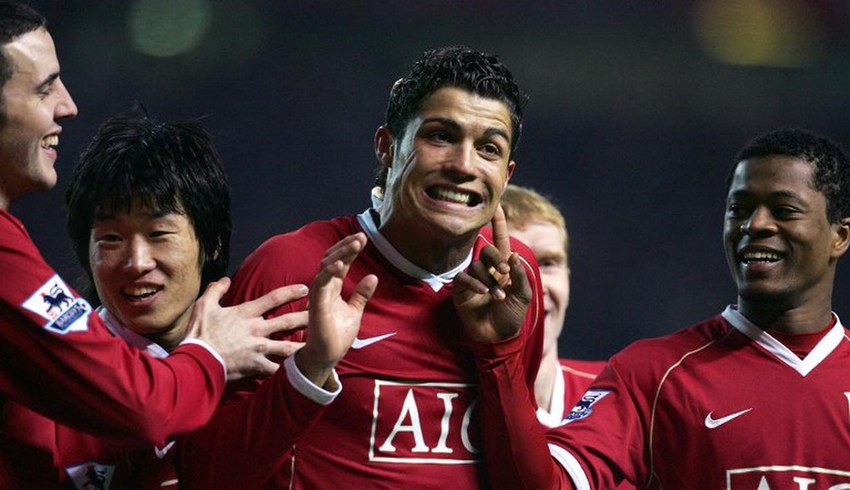 Cristiano Ronaldo menjadi bintang MU saat mengalahkan Wigan Athletic di Liga Inggris, 26 Desember 2006. (AFP/Paul Ellis)