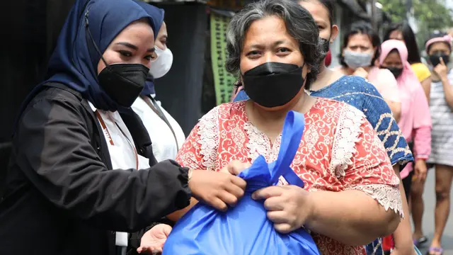 PNM Salurkan Ratusan Paket Sembako Bagi nasabah PNM di Bulan Ramadhan