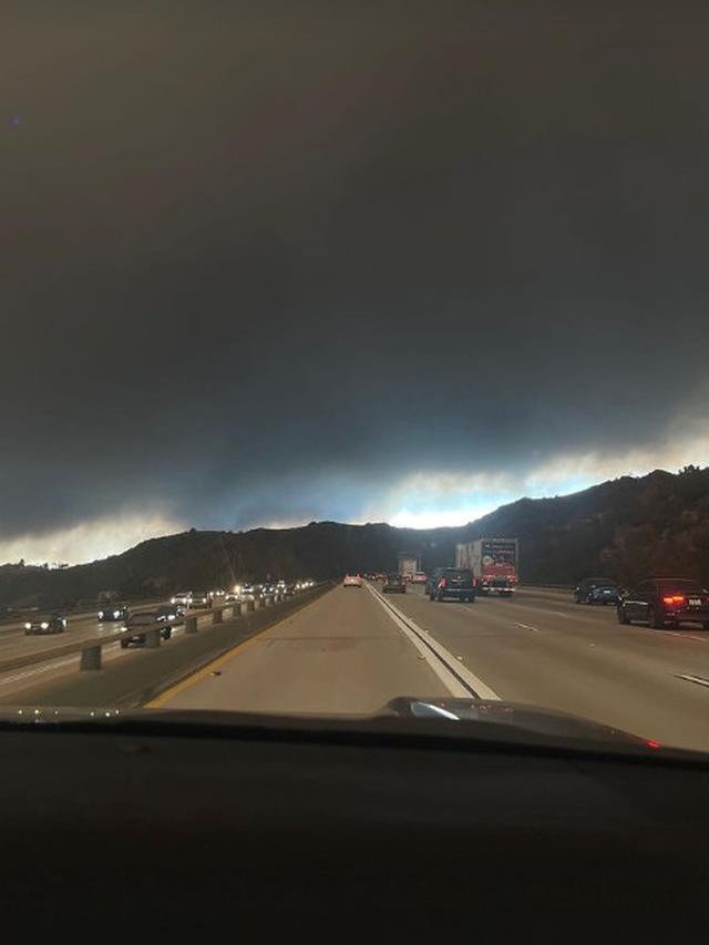 6 Potret Kebakaran di Los Angeles yang Dibagikan Keluarga Kuya, Api Cepat Menyebar