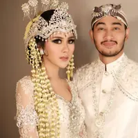 Syahnaz Sadiqah dalam balutan makeup dengan adat Sunda. (Instagram/syahnazs).