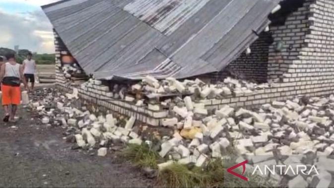 Angin Kencang Terjang 22 Desa di Pamekasan, Rumah hingga Tempat Ibadah Rusak