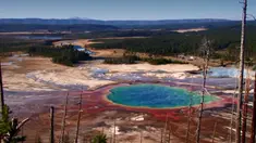 Mari menyusuri Taman Nasional Yellowstone melalui tayangan indah perusahaan wisata ini.