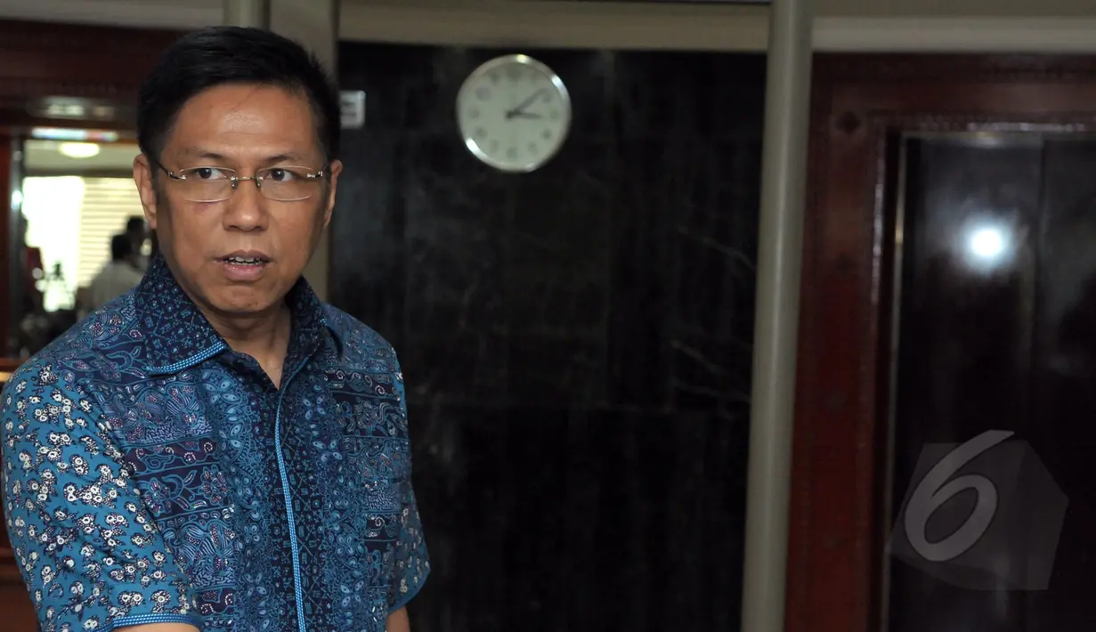 Anggota Komisi VII DPR, Mulyadi  usai melaporkan kasus pemukulan dirinya oleh Mustofa Assegaf kepada Ketua DPR Setya Novanto di Kompleks Parlemen, Jakarta, Kamis (9/4/2015). (Liputan6.com/Andrian M Tunay)