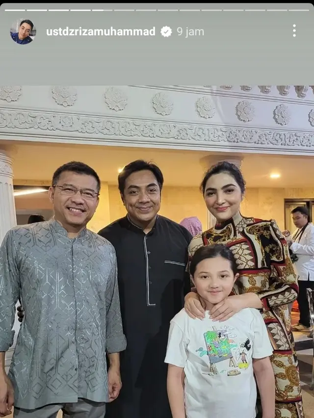 Potret keluarga Anang Hermansyah gelar doa bersama malam Nisfu Syaban (Foto: Instagram ustdzrizamuhammad)