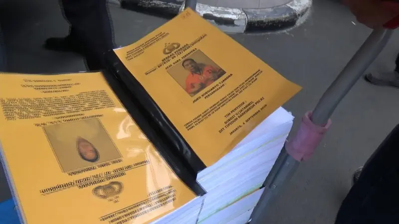 Berkas kasus surat jalan Djoko Tjandra yang diserahkan penyidik Bareskrim Polri ke Kejaksaan, Senin (28/9/2020). (Istimewa)