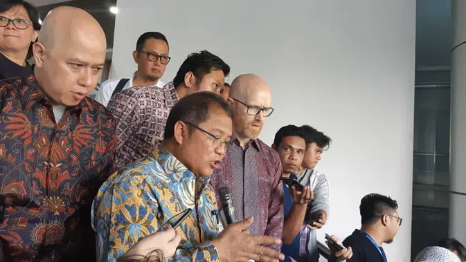 Menkominfo Rudiantara berbicara di hadapan rekan media. / Agustinus Mario Damar