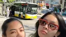 <p>Ibu dan anak ini punya kedekatan yang begitu hangat meski Feni Rose memiliki kesibukan di dunia entertainment. (FOTO: instagram.com/fenirose/)</p>