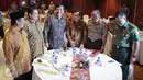 (Ki-ka) Ketua DKPP Jimly Asshdiqie, Ketua KPU Husni Kamil Manik, Menkopolhukam Luhut Panjaitan, Ketua DPR Setya Novanto, Kapolri Jenderal Pol Badrodin Haiti dan Panglima TNI Jenderal Gatot Nurmantyo di Jakarta, Jumat (16/10). (Liputan6.com/Faizal Fanani)