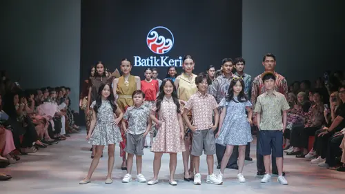 Visualisasi Kecantikan dalam Busana dari Wilsen Willim, Batik Keris, hingga Josephine Annie x Hian Tjen di PIFW 2025 - Fashion Fimela.com