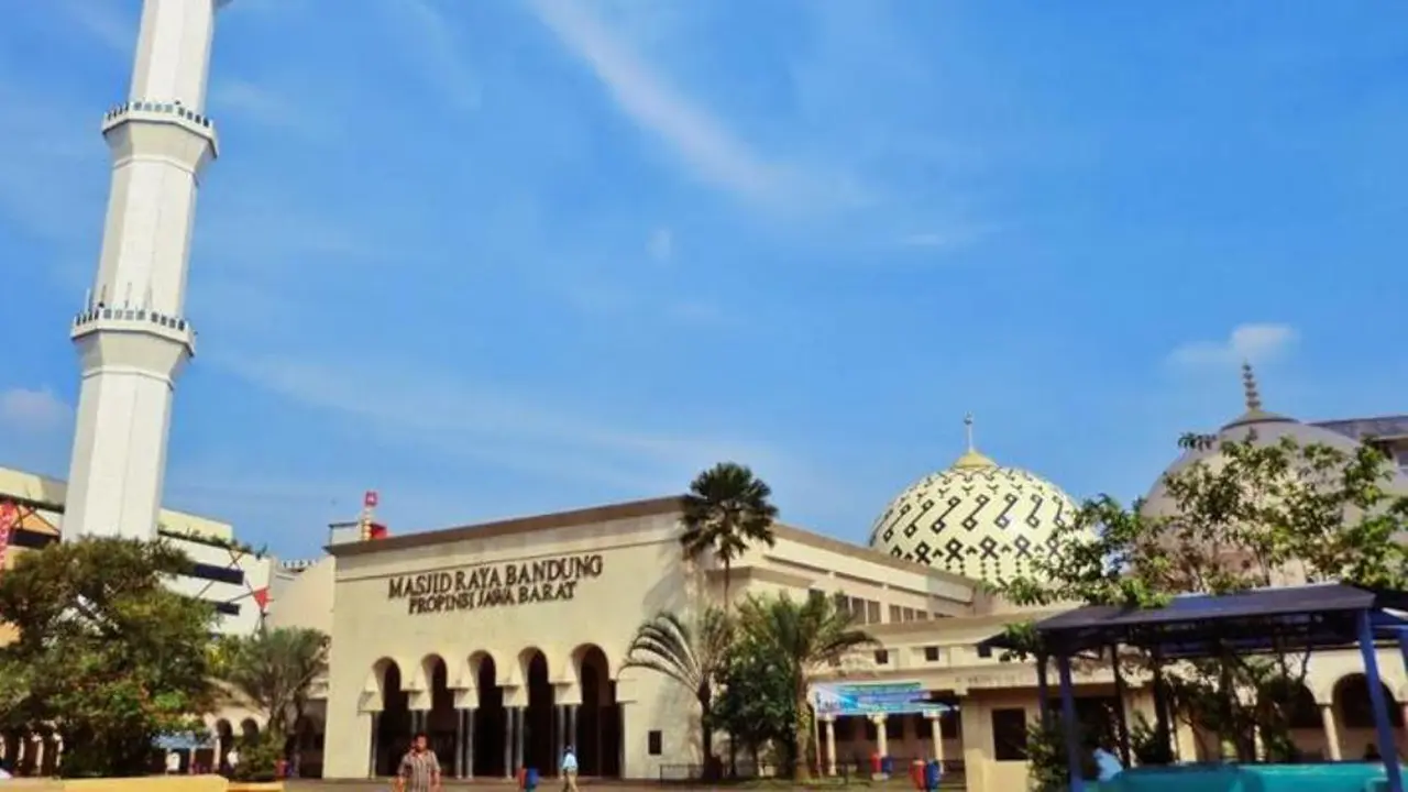 [Bintang] Napak Tilas Lewat Wisata Gedung Bersejarah di Bandung