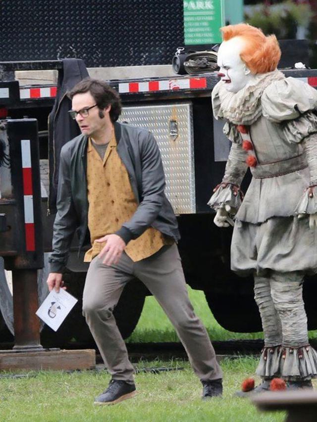 Kocak, Begini Ekspresi Bill Hader Takut Lihat Mata Skarsgard di Balik Layar IT: Chapter 2