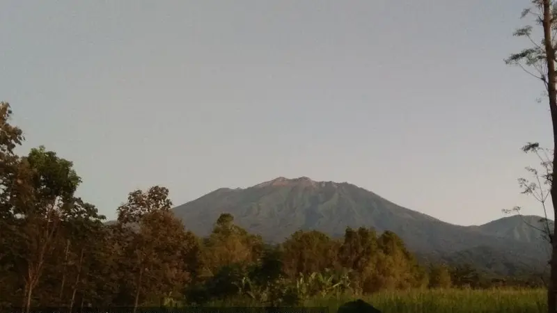 Penampakan Gunung Raung pasca erupsi Kamis Siang (28/7/2022) dari Pos Pantau Gunung Api (PPGA) Raung (Istimewa)