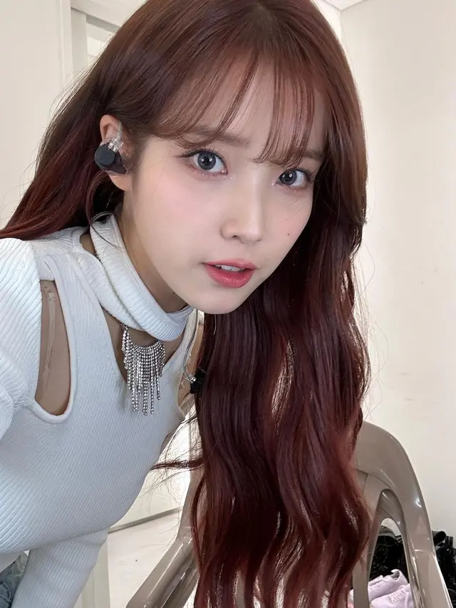 IU. (Instagram/ dlwlrma)