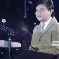 Memperhatikan karir Andien dari awal, Yovie Widianto sudah menganggap Andien sebagai adik sendiri. Menurut Yovie, Andien sangat konseptual dan berani membuat sesuatu yang baru.