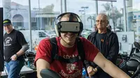 Virtual Reality di dealer BMW Motorrad (Foto: Rideapart). 