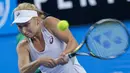 Daria Gavrilova dari Australia saat mengembalikan servis lawannya pada Tenis Piala Hopman di Perth, Australia (7/1/2016). (AFP Photo/Tony Ashby)