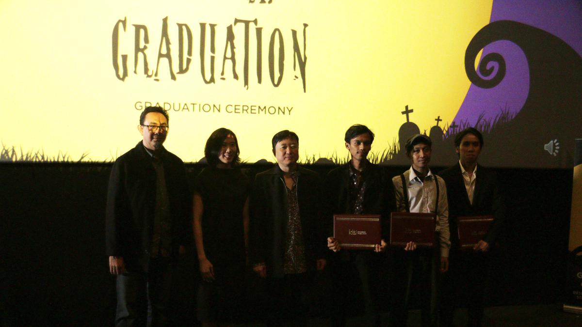Graduation IDS International Design School Angkatan 2017, Siap Terjun ...