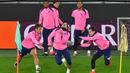 Latihan ini jelang laga pekan ke-5 Liga Champions 2024/2025 di Stadion epet ARENA melawan Sparta Praha. (Michal Cizek/AFP)