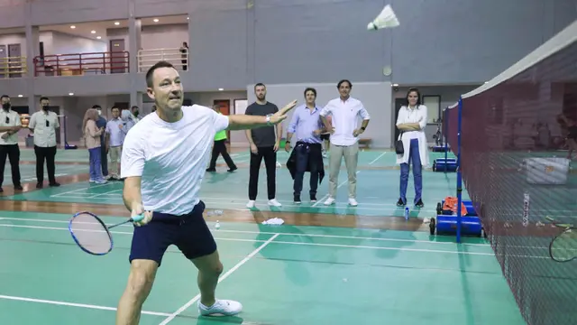 Foto: John Terry Ditemani Nesta Main Badminton Bareng Greysia Polii, Pindah Cabor Nih Bang?