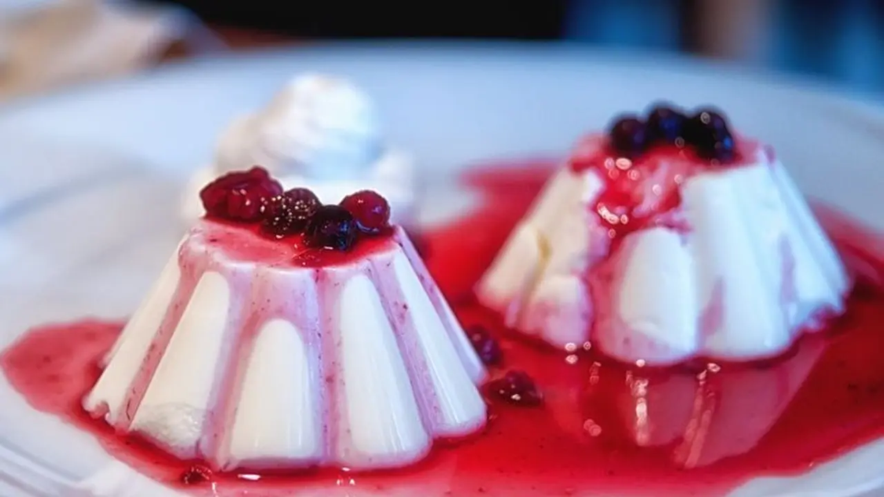 Sajian panna cotta