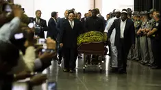 Jenazah legenda tinju dunia, Muhammad Ali, disemayamkan di Freedom Hall jelang pemakaman di Cave Hill di Louisville, Kentucky, AS, (9/6/2016). (AFP/Jim Watson)