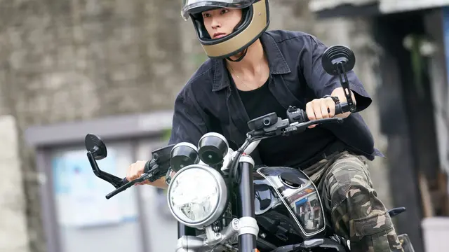 Cha Eun Woo dalam serial Wonderful World. [Foto: Disney+ Hotstar]