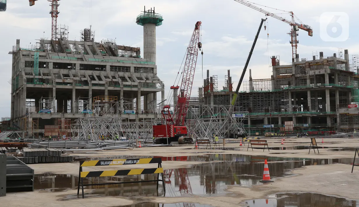 Suasana pembangunan Jakarta International Stadium, Jumat (23/10/2020). Hingga pekan ke-59, progres konstruksi Jakarta International Stadium sudah mencapai 31,89 persen dan ditarget akan selesai pada akhir 2021. (Liputan6.comHelmi Fithriansyah)