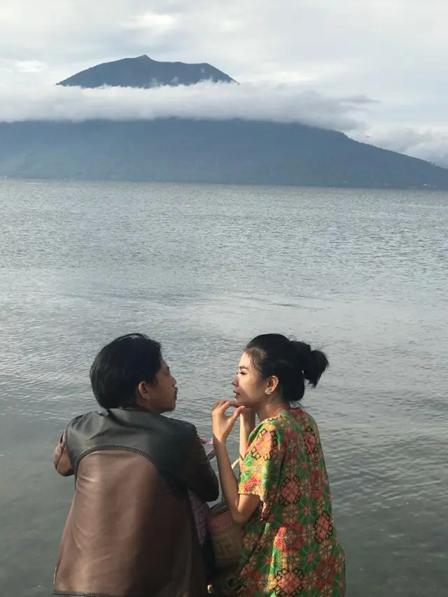 Beda Usia 25 tahun, Ini 6 Momen Romantis Epy Kusnandar dan Karina Ranau