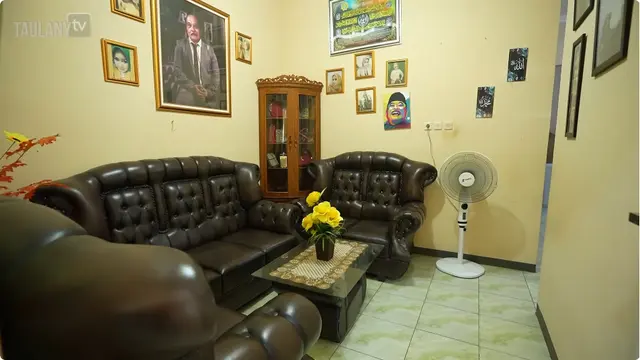 Potret Ruang Tamu Rumah Haji Bolot (YouTube TAULANY TV)