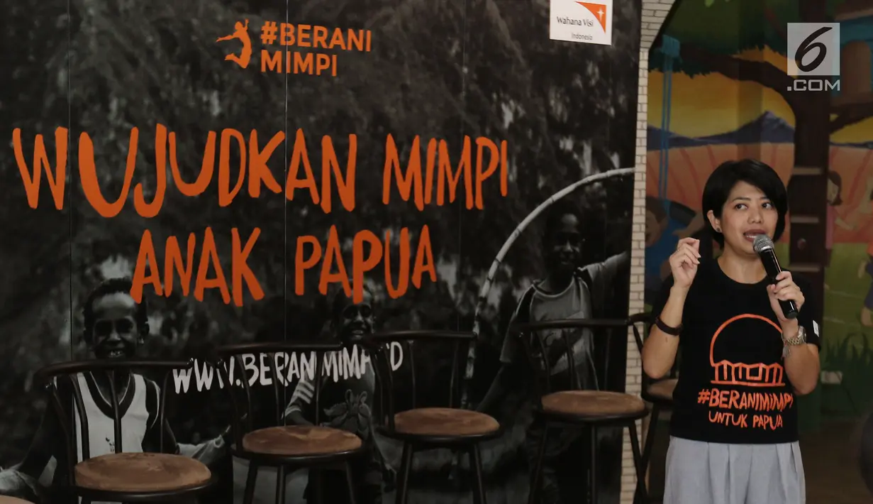 Direktur Komunikasi Wahana Visi Indonesia, Priscilla Christin memberikan sambutan saat peluncuran #BERANIMIMPI2017 di kawasan Menteng, Jakarta, Selasa (30/05). Berani Mimpi berencana membangun beragam fasiltas di Papua. (Liputan6.com/Herman Zakharia)