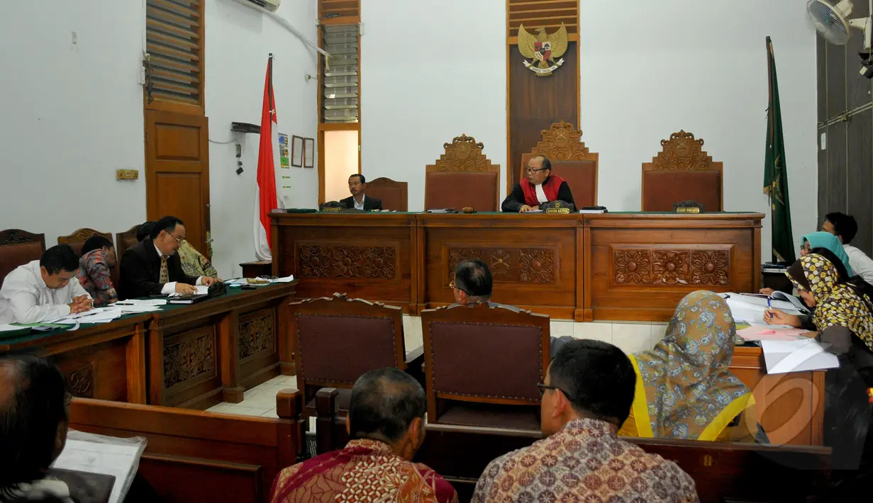 Sidang lanjutan gugatan praperadilan kepada Komisi Pemberantasan Korupsi (KPK) oleh mantan Direktur Pertamina Suroso Atmo Martoyo kembali digelar di Pengadilan Negeri (PN) Jakarta Selatan, Rabu (8/4/2015).(Liputan6.com/Yoppy Renato)
