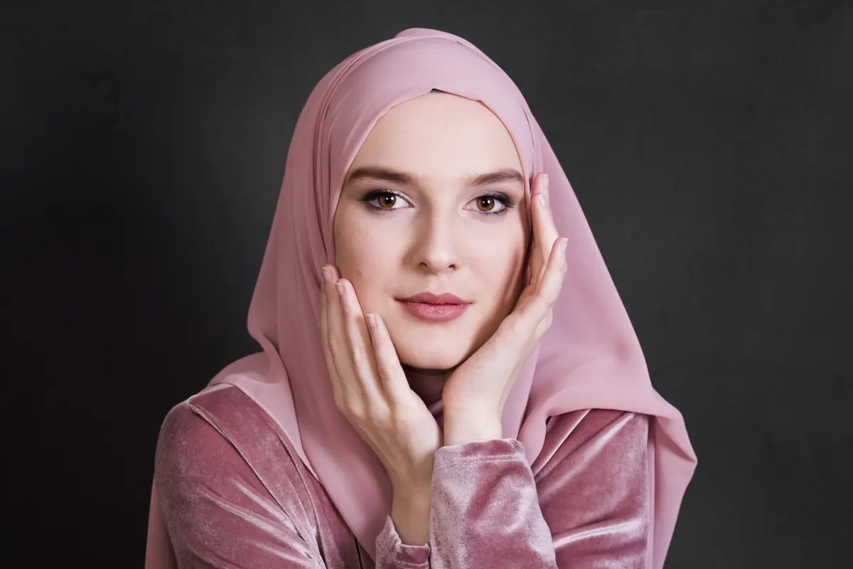 Pilih Jenis Kain Hijab yang Bersahabat