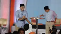 Arti Kostum Baru Anies - Sandi di Debat Pilkada DKI