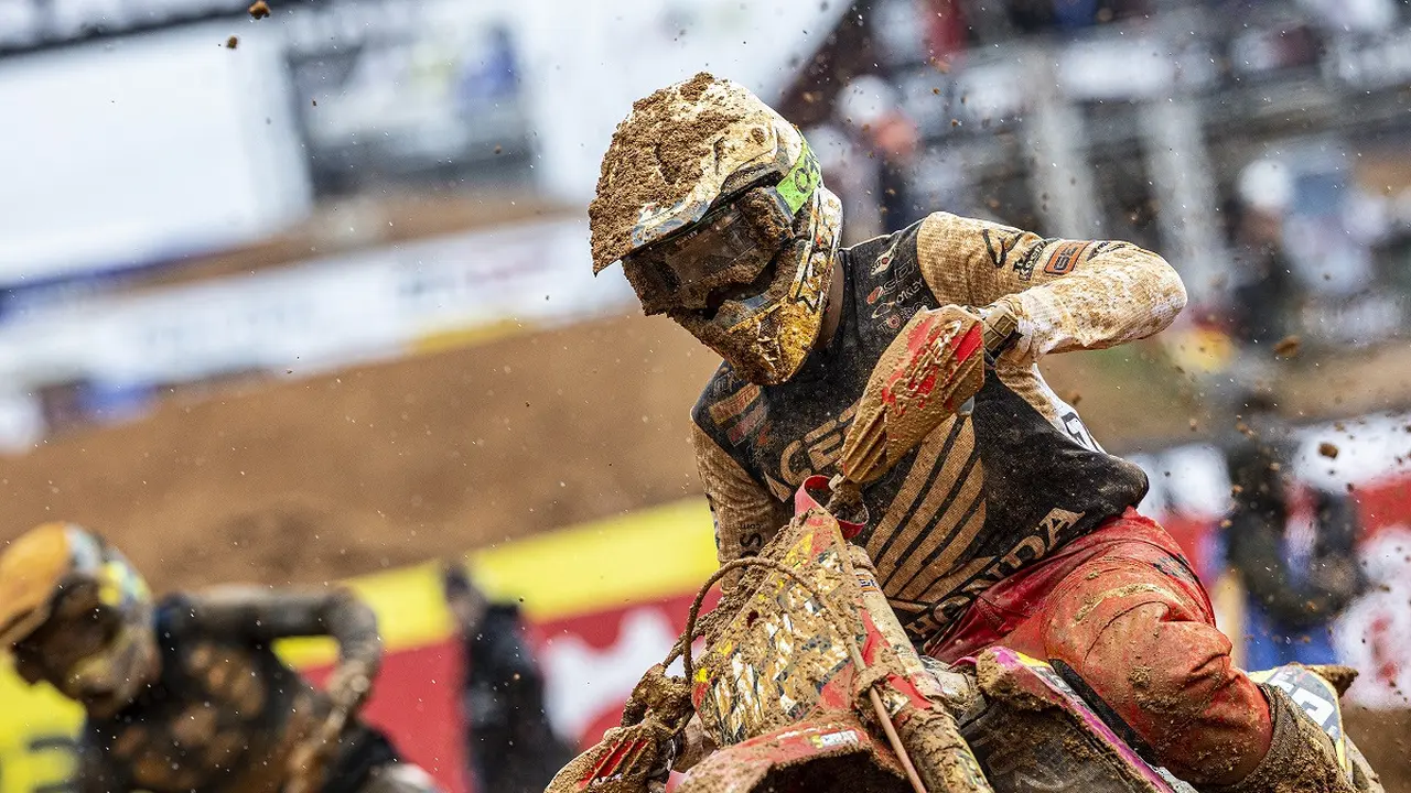 Crosser Astra Honda Delvintor Alfarizi saat beraksi di MXGP 202