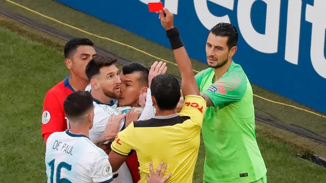 Ekspresi Lionel Messi Saat Mendapat Kartu Merah di Copa America