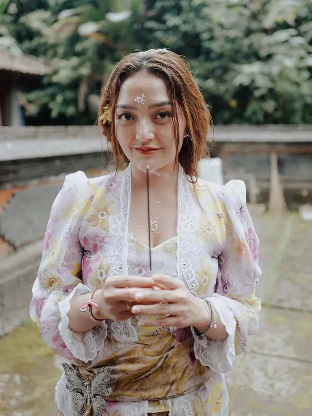 Momen Liburan Siti Badriah di Bali, Outfitnya Curi Perhatian. (Sumber: Instagram/sitibadriahh)