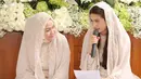 Acara pengajian ini menjadi satu dari rangkaian agenda jelang pernikahan Nabila Syakieb dan Reshwara Argya Radinal. Akad nikah dan resepsinya akan berlansung di Hotel Ritz Carlton, Kuningan, Jakarta Selatan, 20 Desember 2015. (Ruben Silitonga/Bintang.com)