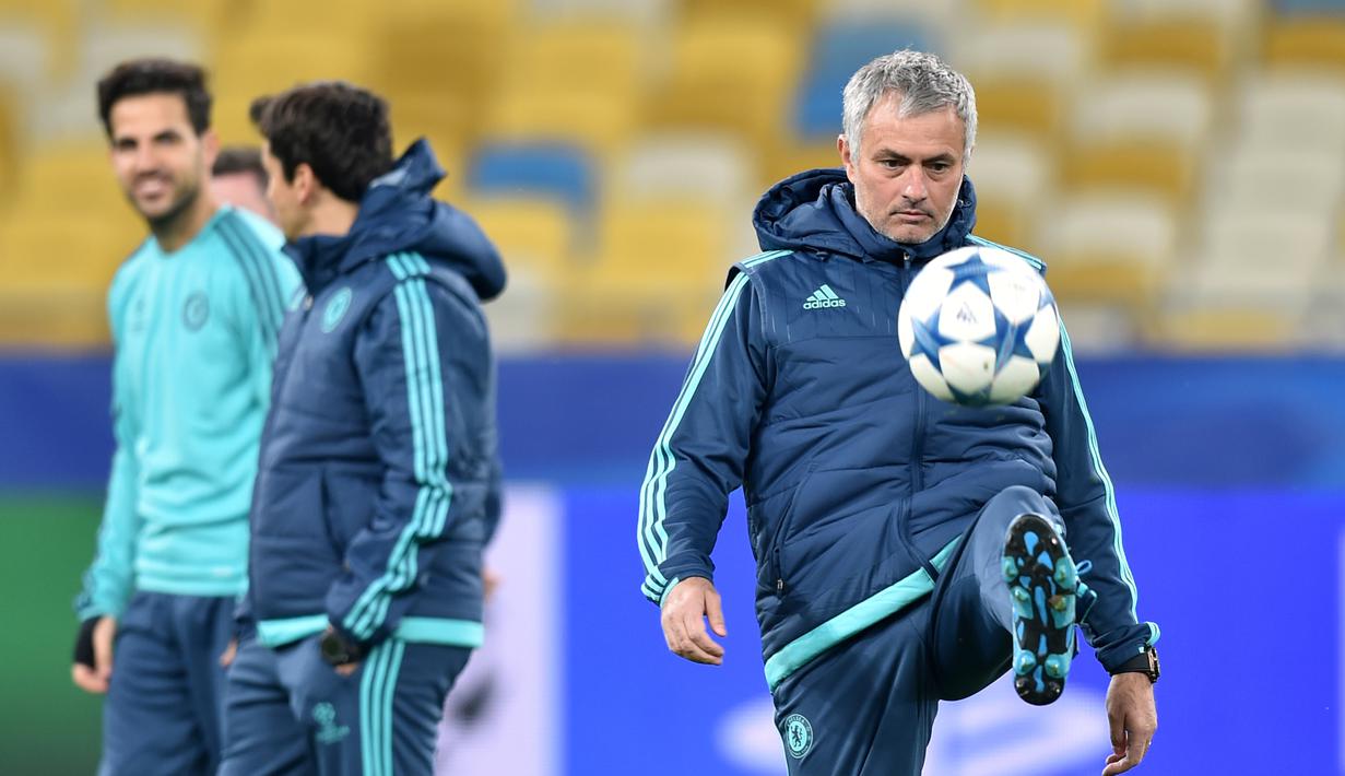 Pelatih Chelsea Jose Mourinho. (AFP Photo / Sergei Supinsky)