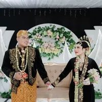 Ilustrasi Menikah Adat Jawa/https://www.shutterstock.com/Ricky&nbsp;Kurniawan