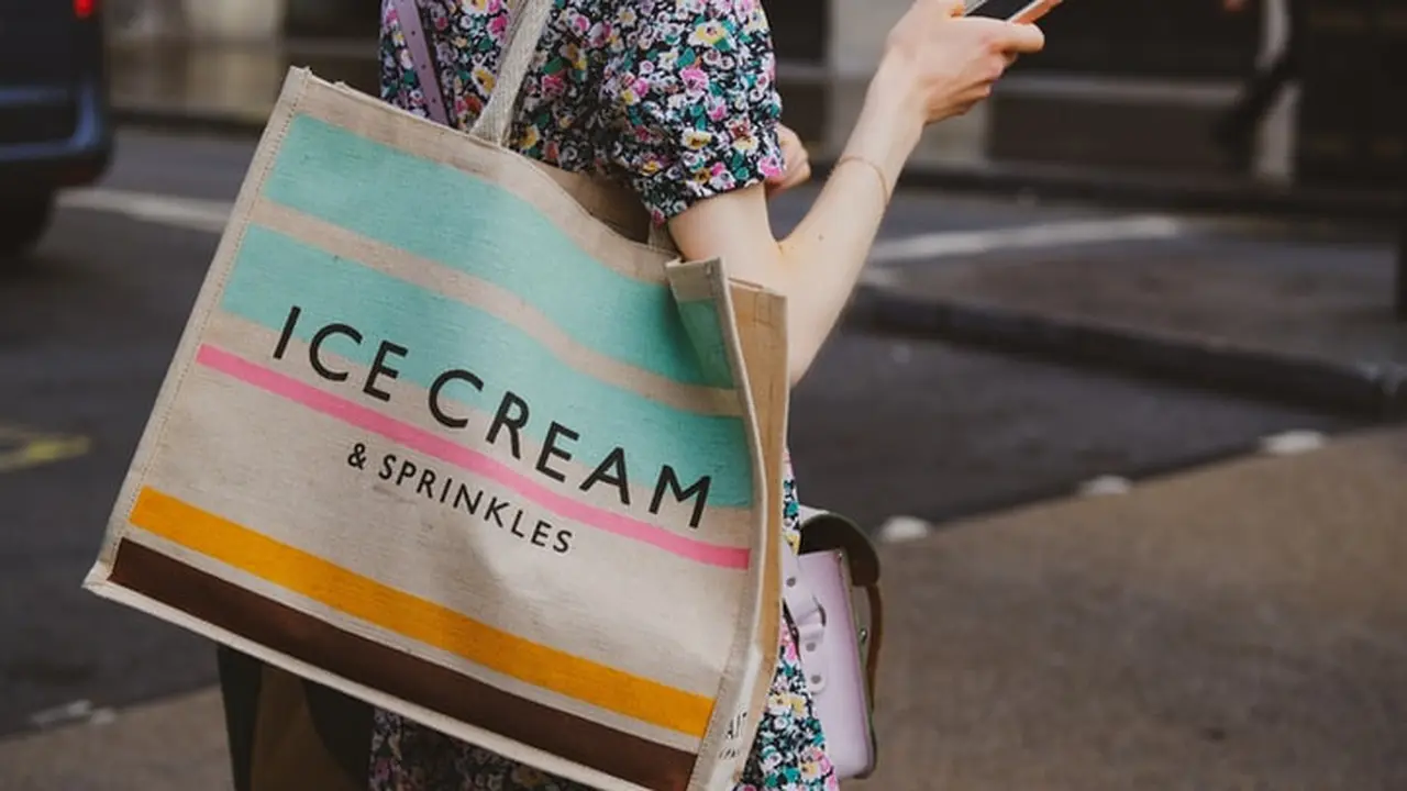 Ilustrasi tote bag