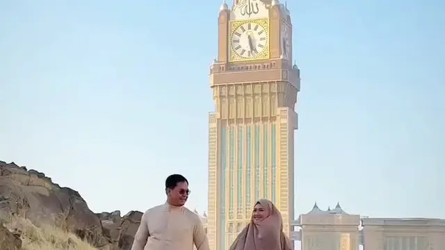 Tommy Kurniawan Romantis Ajak Istri ke Tanah Suci. (instagram/tommykurniawann/lisyanurrahmii/@umrohmoment)